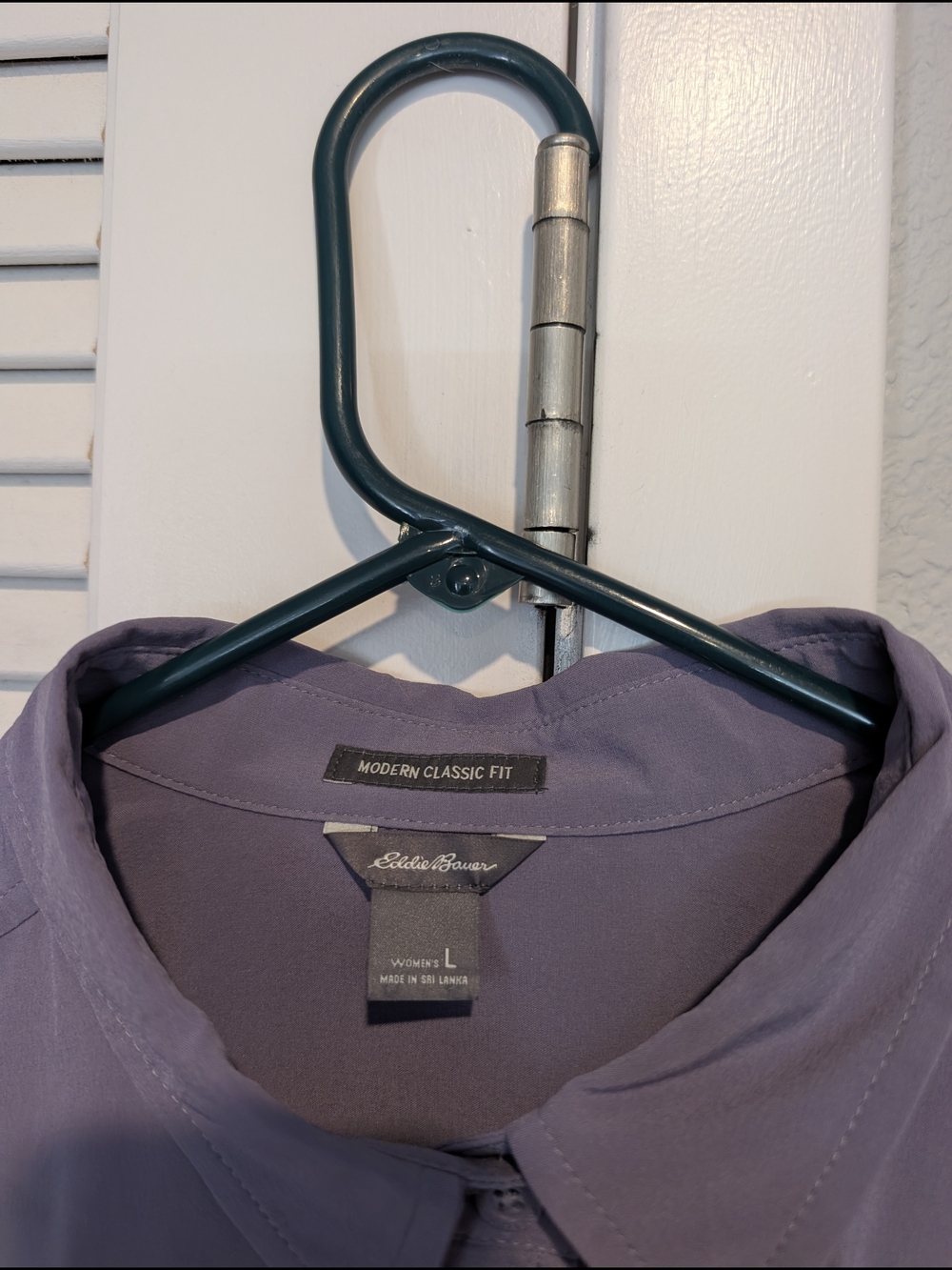 Eddie Bauer Women's Long-Sleeve Button-Up Shirt in Dusty Lavender - Picture 3 of 3
